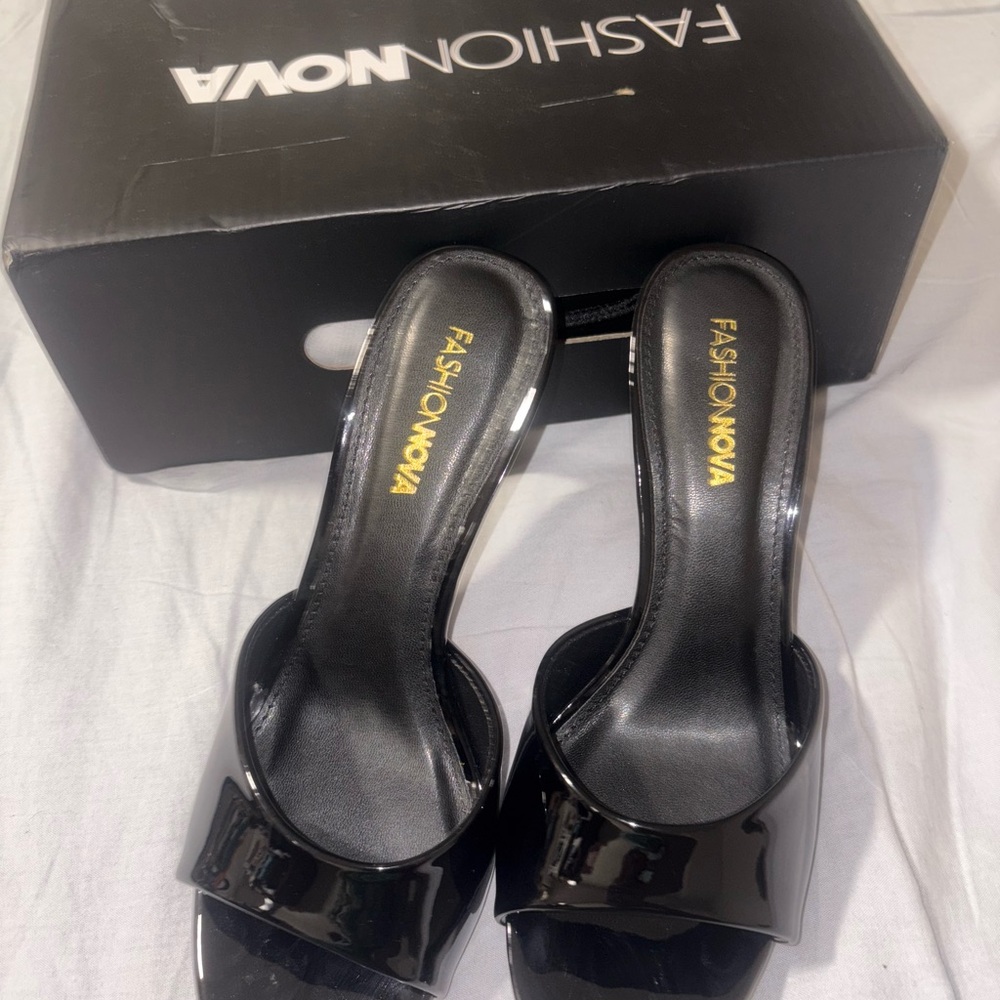 Fashion‎ Nova Glossy Black Heels - Picture 2 of 3